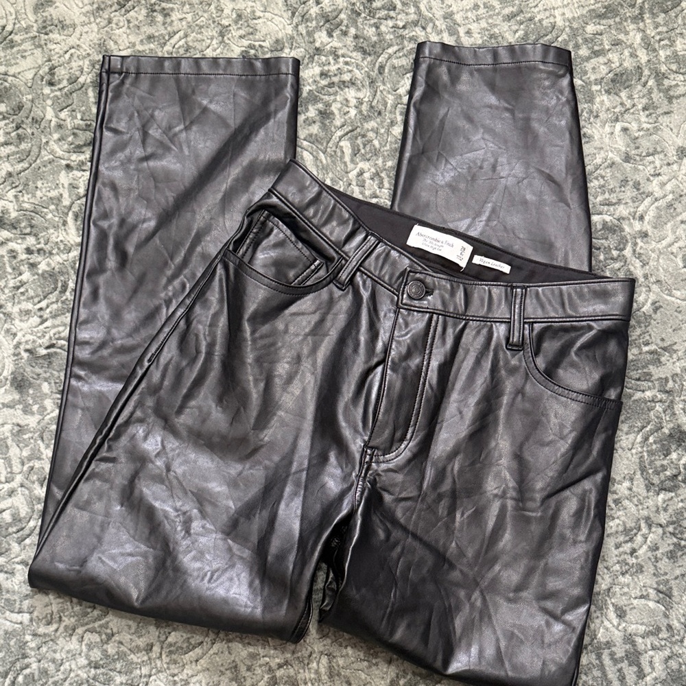 Abercrombie & Fitch The 90’s Straight Vegan Leather Ultra High Rise Pants